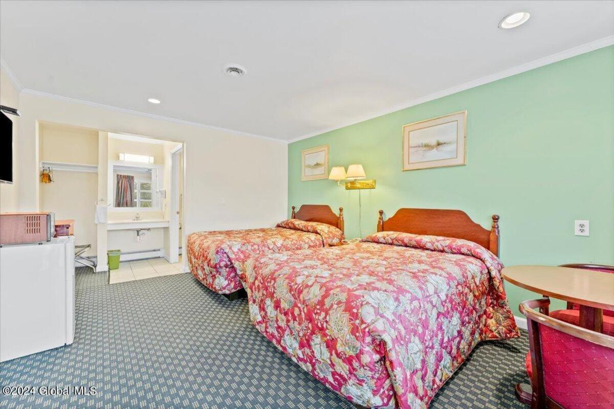 Top Hill Motel Saratoga Springs Extérieur photo