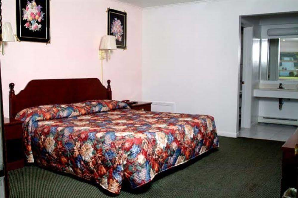 Top Hill Motel Saratoga Springs Extérieur photo