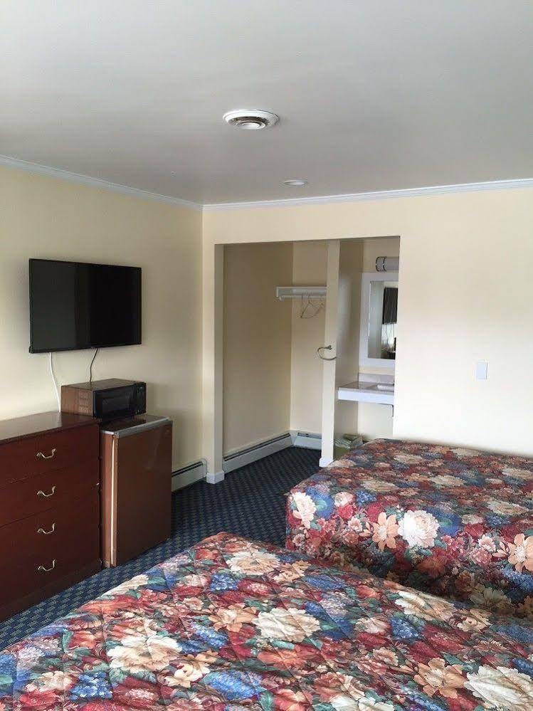 Top Hill Motel Saratoga Springs Extérieur photo