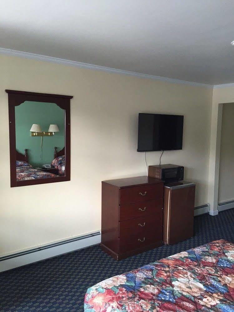 Top Hill Motel Saratoga Springs Extérieur photo