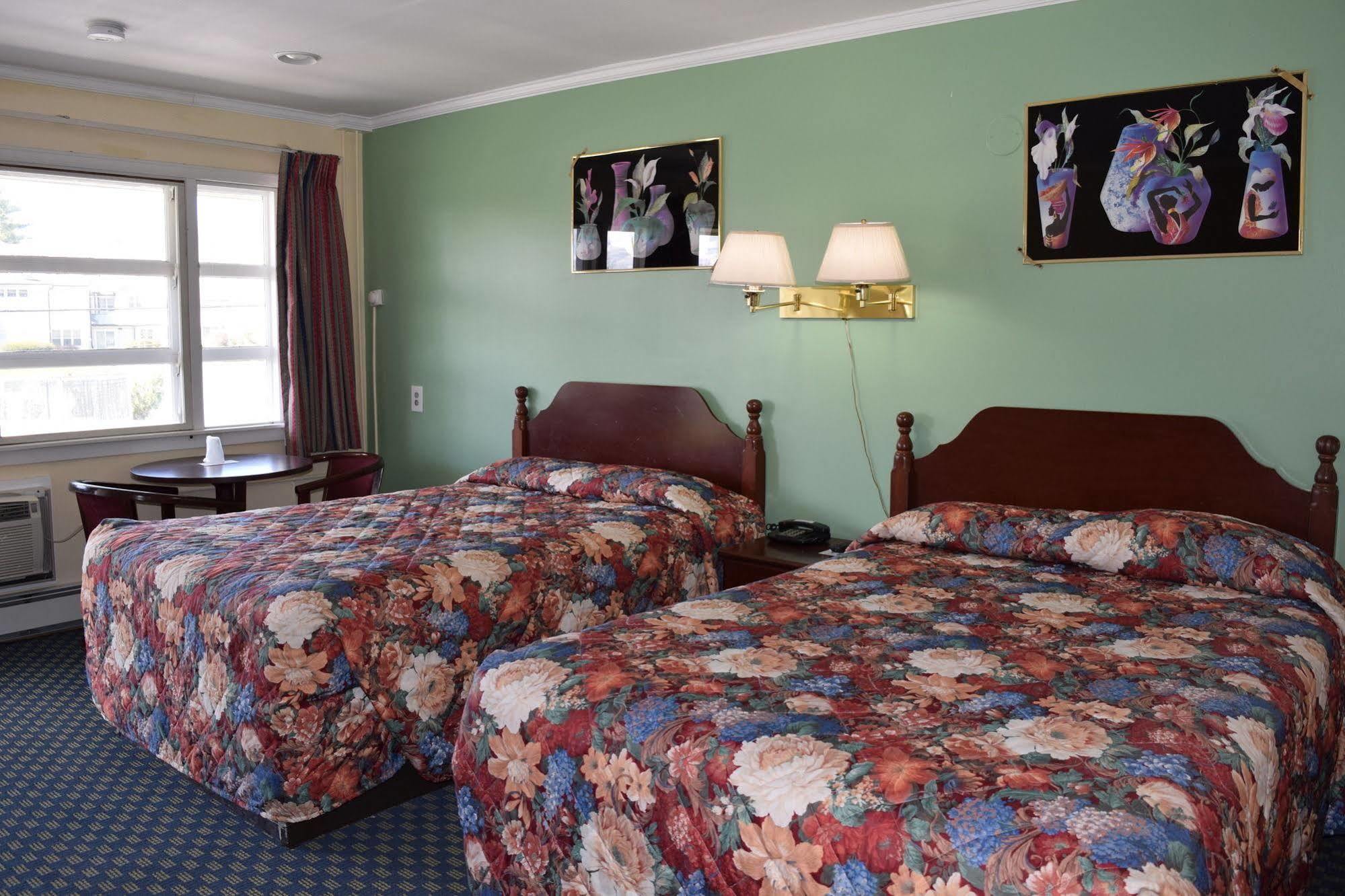 Top Hill Motel Saratoga Springs Extérieur photo